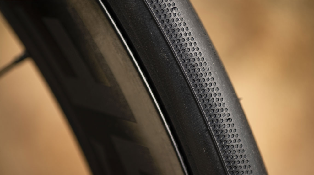 BONTRAGER Reifen R3 Hard-Case Lite 700x23c