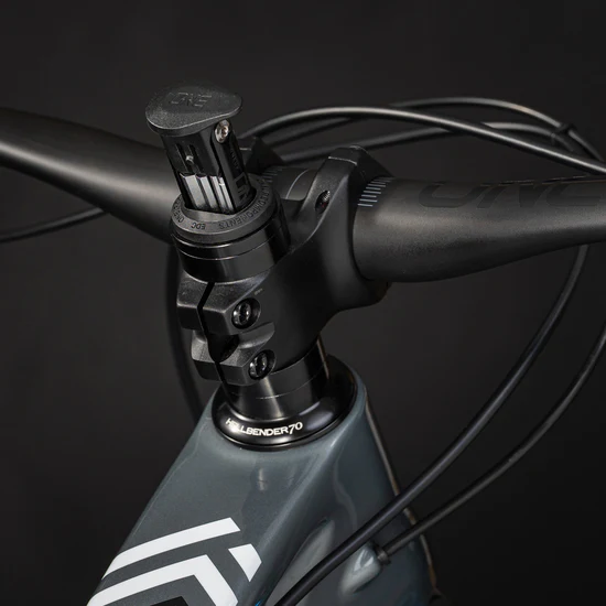 DEVIATE CYCLES HIGHLANDER II || STORR GREY || FACTORY Medium (170-180cm)