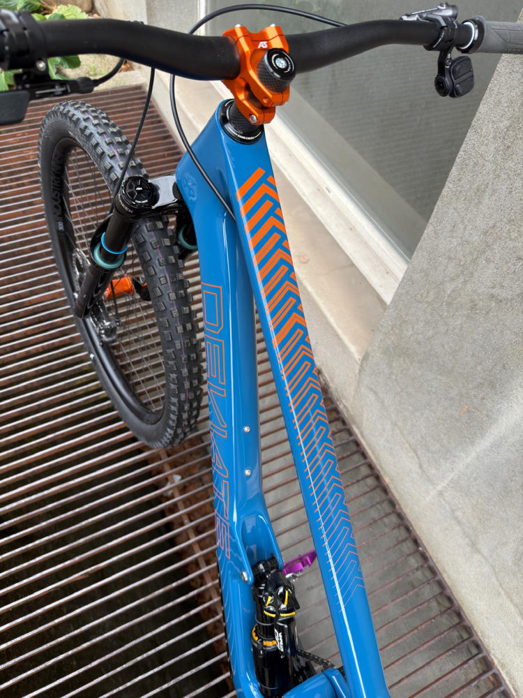 DEVIATE CYCLES Highlander 2 Custom Gr.L  / Wurde nur 1 Tag gefahren, kleiner Kratzer hinten li