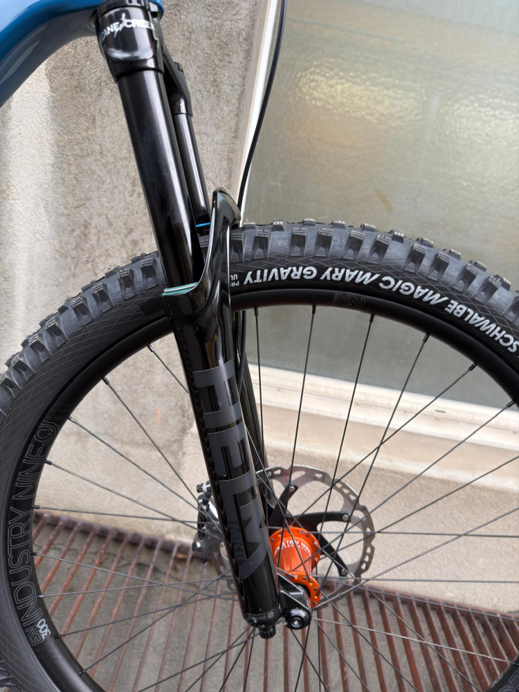 DEVIATE CYCLES Highlander 2 Custom Gr.L  / Wurde nur 1 Tag gefahren, kleiner Kratzer hinten li